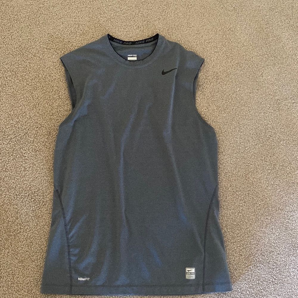 Nike sleeveless work out shirt mens L